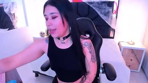 susanvilla online show from 10/20/25, 07:36