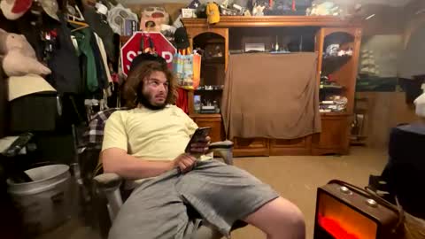 Snapshot of sushi_burrito03 chatting on 03/12/25, 12:53 Davey Jones online show from 03/12/25, 12:53