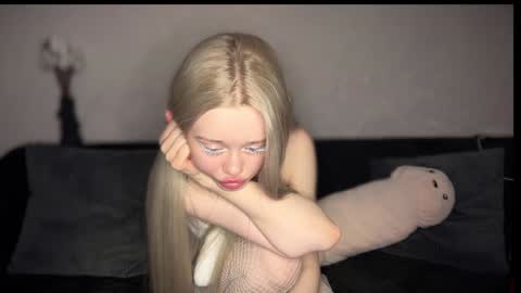 Snapshot of susieevans chatting on 02/06/25, 05:09 Sue online show from 02/06/25, 05:09