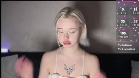 Snapshot of susieevans chatting on 10/19/25, 05:57 Sue online show from 10/19/25, 05:57