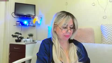 Snapshot of susienoreen chatting on 10/12/25, 07:40 SusieNoreen online show from 10/12/25, 07:40