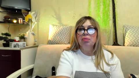 Snapshot of susiexnoreen chatting on 03/01/26, 03:47 SusiexNoreen online show from 03/01/26, 03:47