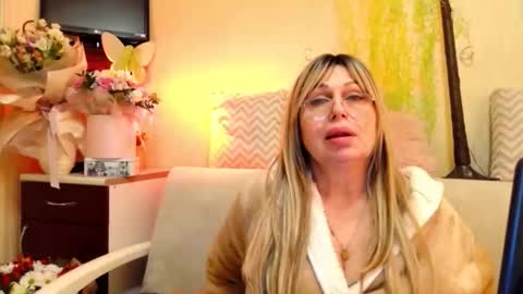 Snapshot of susiexnoreen chatting on 04/22/26, 02:18 SusiexNoreen online show from 04/22/26, 02:18
