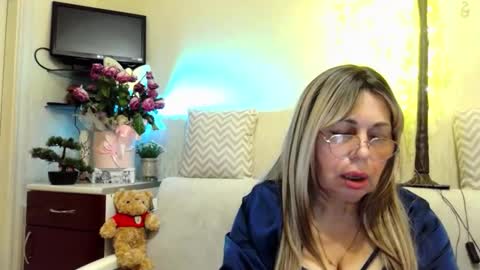 Snapshot of susiexnoreen chatting on 05/17/26, 01:47 SusiexNoreen online show from 05/17/26, 01:47