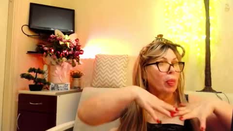 Snapshot of susiexnoreen chatting on 05/23/26, 02:10 SusiexNoreen online show from 05/23/26, 02:10