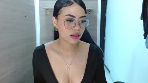 Snapshot of sussan_love01 chatting on 02/19/25, 02:34 Susan online show from 02/19/25, 02:34