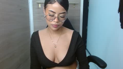 Snapshot of sussan_love01 chatting on 02/19/25, 06:00 Susan online show from 02/19/25, 06:00