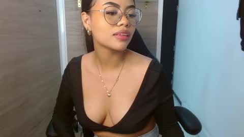 Snapshot of sussan_love01 chatting on 02/19/25, 09:03 Susan online show from 02/19/25, 09:03