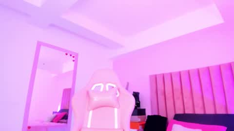 Snapshot of sussan_nicolle1 chatting on 11/08/25, 12:16 Sussan Nicole online show from 11/08/25, 12:16