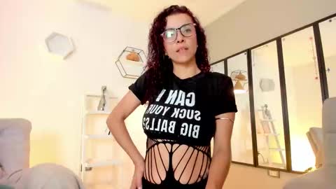 Snapshot of sussankeller_ chatting on 10/20/25, 04:07 Sussan Keller online show from 10/20/25, 04:07