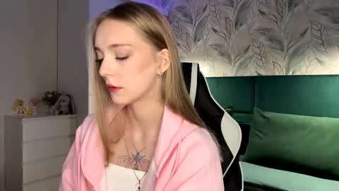 Jessica online show from 10/28/25, 04:20