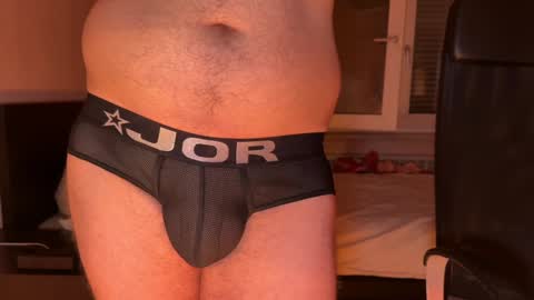 Snapshot of sutlac90 chatting on 12/26/24, 07:27 sutlac90 online show from 12/26/24, 07:27