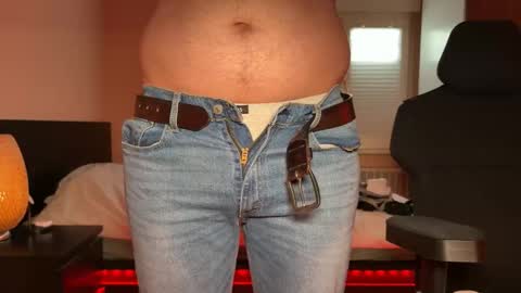 Snapshot of sutlac90 chatting on 11/02/25, 01:57 sutlac90 online show from 11/02/25, 01:57