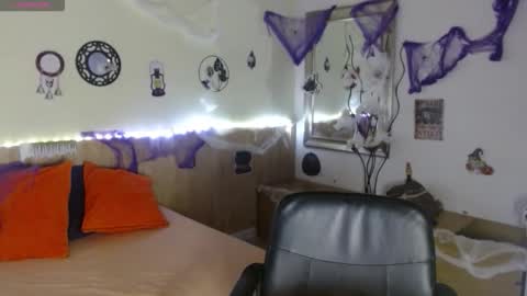 Snapshot of suxxxy_ chatting on 10/31/25, 02:07 Suxxxy online show from 10/31/25, 02:07