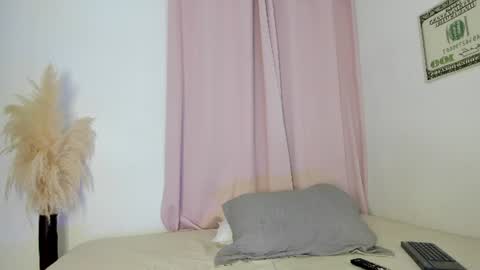 Snapshot of suzan__cooper2 chatting on 08/06/26, 02:35 suzan__cooper2 online show from 08/06/26, 02:35