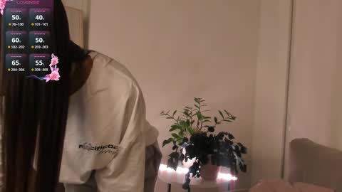 Snapshot of suzane_martin chatting on 02/03/26, 02:21 Hey Im Suzane online show from 02/03/26, 02:21