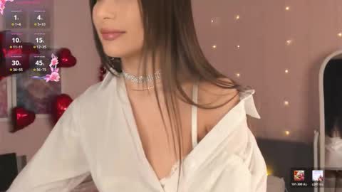 Snapshot of suzane_martin chatting on 02/13/26, 03:02 Hey Im Suzane online show from 02/13/26, 03:02