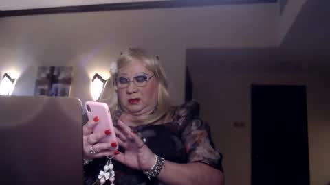 Snapshot of suzannebanci chatting on 12/20/24, 02:49 My name is Sissy or more fully Suzanna Aprilia Maria Mariquita Catarina Chinita Banci. Soy una puta - que chimba ladybug online show from 12/20/24, 02:49