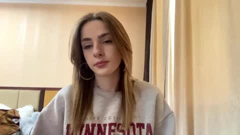Emila online show from 04/23/26, 12:15