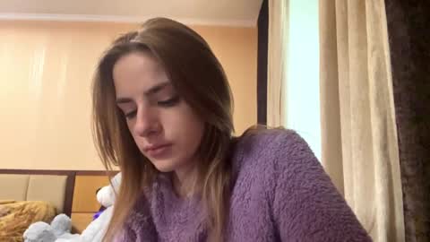 Emila online show from 05/10/26, 07:13