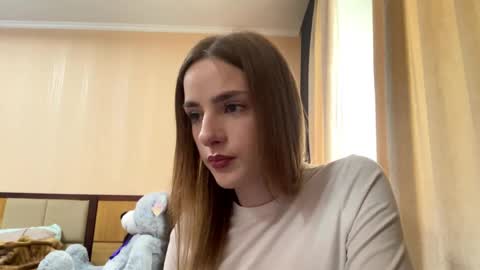 Emila online show from 05/20/26, 12:44