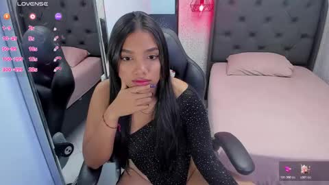 Snapshot of suzetmonaco chatting on 11/24/25, 07:35 S U Z E T online show from 11/24/25, 07:35