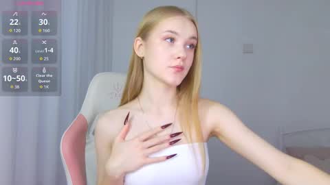 Suzi online show from 11/11/25, 02:28