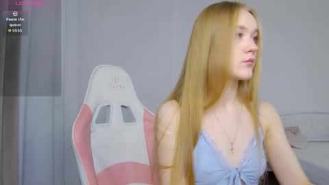 Suzi online show from 11/22/25, 02:27