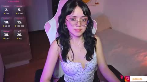 Snapshot of suzumi_ chatting on 01/07/25, 09:35 Jadde online show from 01/07/25, 09:35