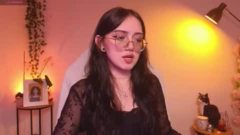 Snapshot of suzumi_ chatting on 10/22/25, 04:57 Jadde online show from 10/22/25, 04:57