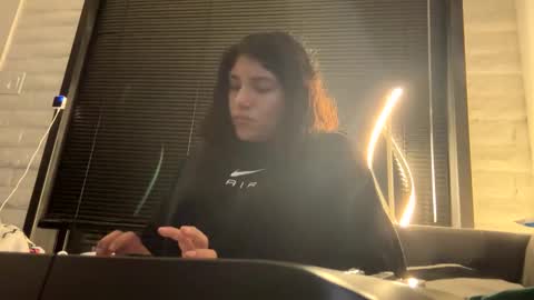 Suzy online show from 11/22/25, 04:22