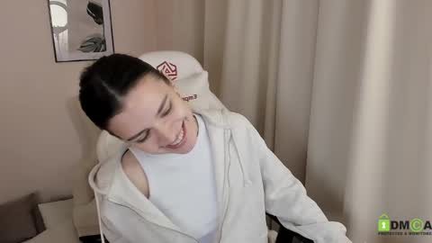 Suzy  next stream  Thursday Friday Saturday online show from 01/17/25, 01:47