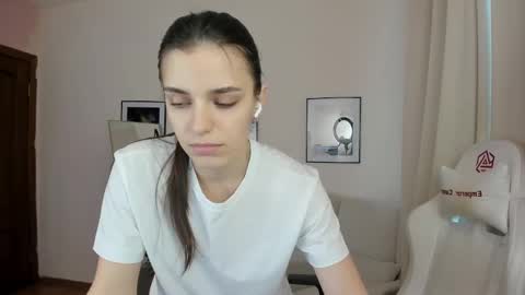 Suzy  next stream  Thursday Friday Saturday online show from 01/22/25, 08:07