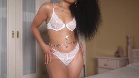 Snapshot of suzysuza chatting on 09/15/25, 03:12 suzysuza online show from 09/15/25, 03:12