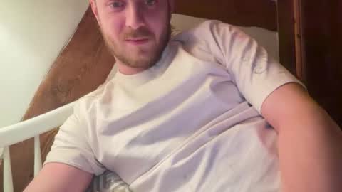 Snapshot of sven118189 chatting on 12/15/25, 11:31 sven118189 online show from 12/15/25, 11:31