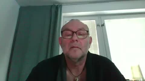 Snapshot of svenskdaddy chatting on 01/16/25, 08:43 svenskdaddy online show from 01/16/25, 08:43