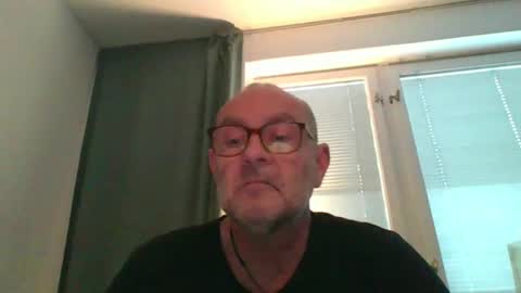 Snapshot of svenskdaddy chatting on 02/03/25, 07:40 svenskdaddy online show from 02/03/25, 07:40