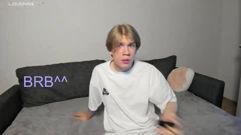 Snapshot of swag_mua chatting on 11/04/25, 02:32 Swen online show from 11/04/25, 02:32