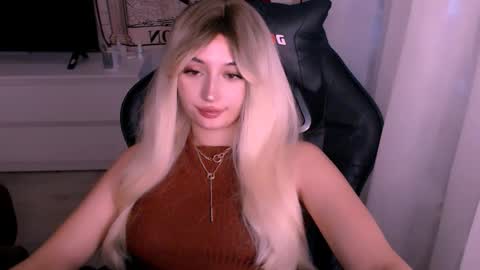 Snapshot of sweeet_baby0 chatting on 10/22/25, 01:06 Kate online show from 10/22/25, 01:06