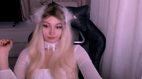 Snapshot of sweeet_baby0 chatting on 11/10/25, 02:10 Kate online show from 11/10/25, 02:10