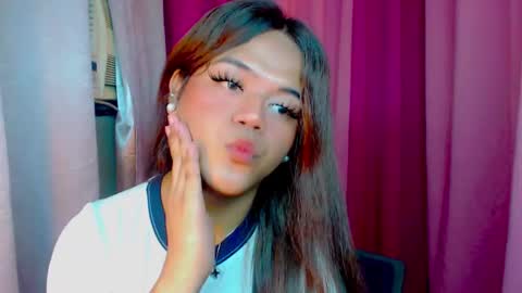 Snapshot of sweet_ahrii chatting on 02/22/25, 06:28 CLEO online show from 02/22/25, 06:28