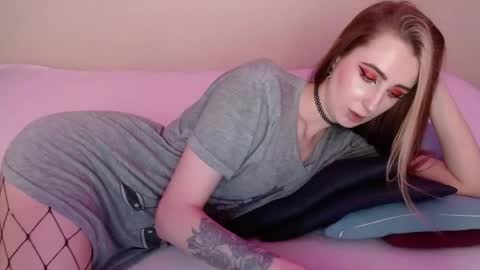 Snapshot of sweet_alica15 chatting on 04/17/26, 06:22 Alice online show from 04/17/26, 06:22