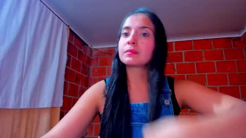 Snapshot of sweet_and_hot_alaia chatting on 10/14/25, 03:29 sweet and hot alaia online show from 10/14/25, 03:29