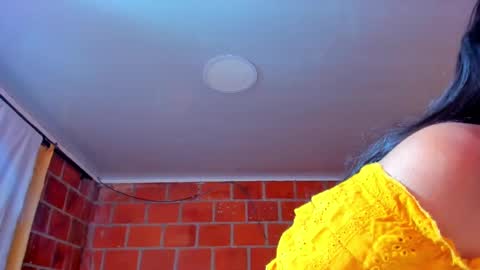 Snapshot of sweet_and_hot_alaia chatting on 10/15/25, 05:51 sweet and hot alaia online show from 10/15/25, 05:51