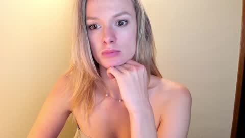 Snapshot of sweet_angel_a chatting on 12/12/24, 12:38 Ann - your sweet girl online show from 12/12/24, 12:38