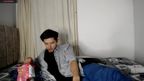 Snapshot of sweet_angels0 chatting on 11/14/25, 03:27 Andy online show from 11/14/25, 03:27