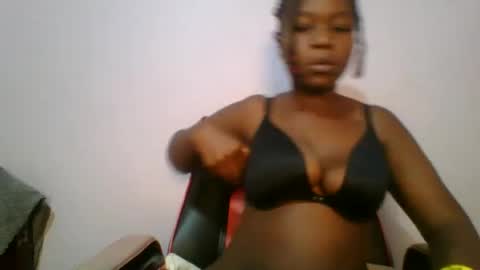 Snapshot of sweet_arianna_ chatting on 02/14/25, 04:37 timaya online show from 02/14/25, 04:37