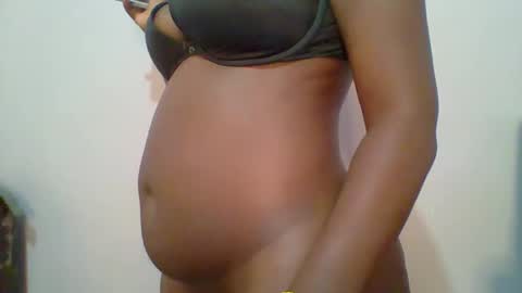 Snapshot of sweet_arianna_ chatting on 02/16/25, 12:43 timaya online show from 02/16/25, 12:43
