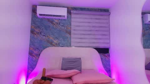 Ariel online show from 03/27/26, 03:34