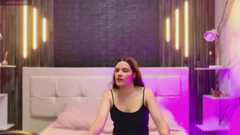 Snapshot of sweet_babe__ chatting on 02/28/26, 10:38 Violet online show from 02/28/26, 10:38